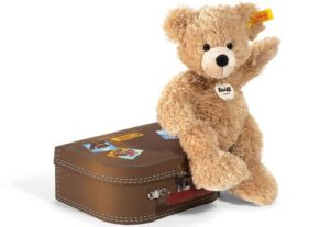 Steiff Kuscheltier »Fynn Teddybär im Koffer«
